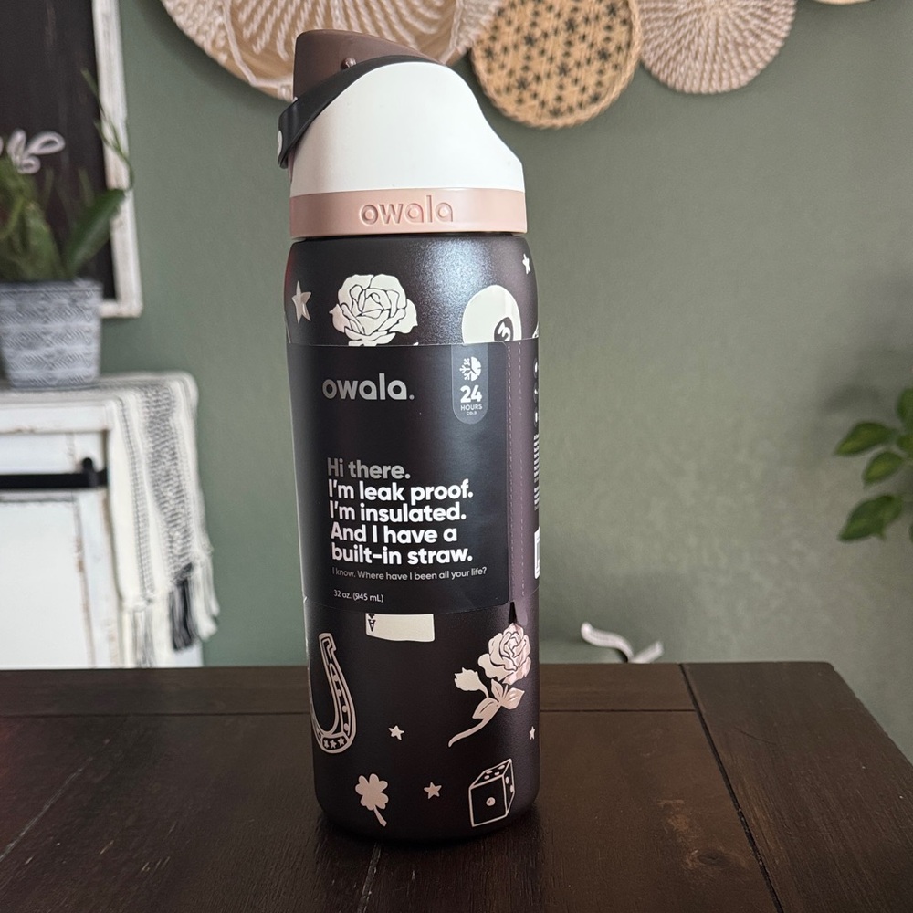 Owala Exclusive FreeSip 32 oz Water Bottle in Good Luck! New!